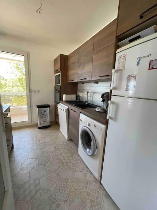 Appartement Bord De Mer Avec Garage Menton Exterior photo